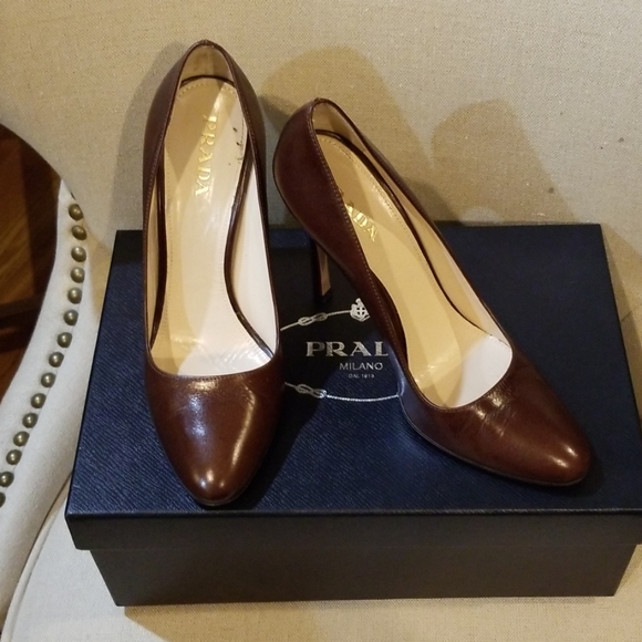 Prada made in Italy heels - Picture 1 of 7